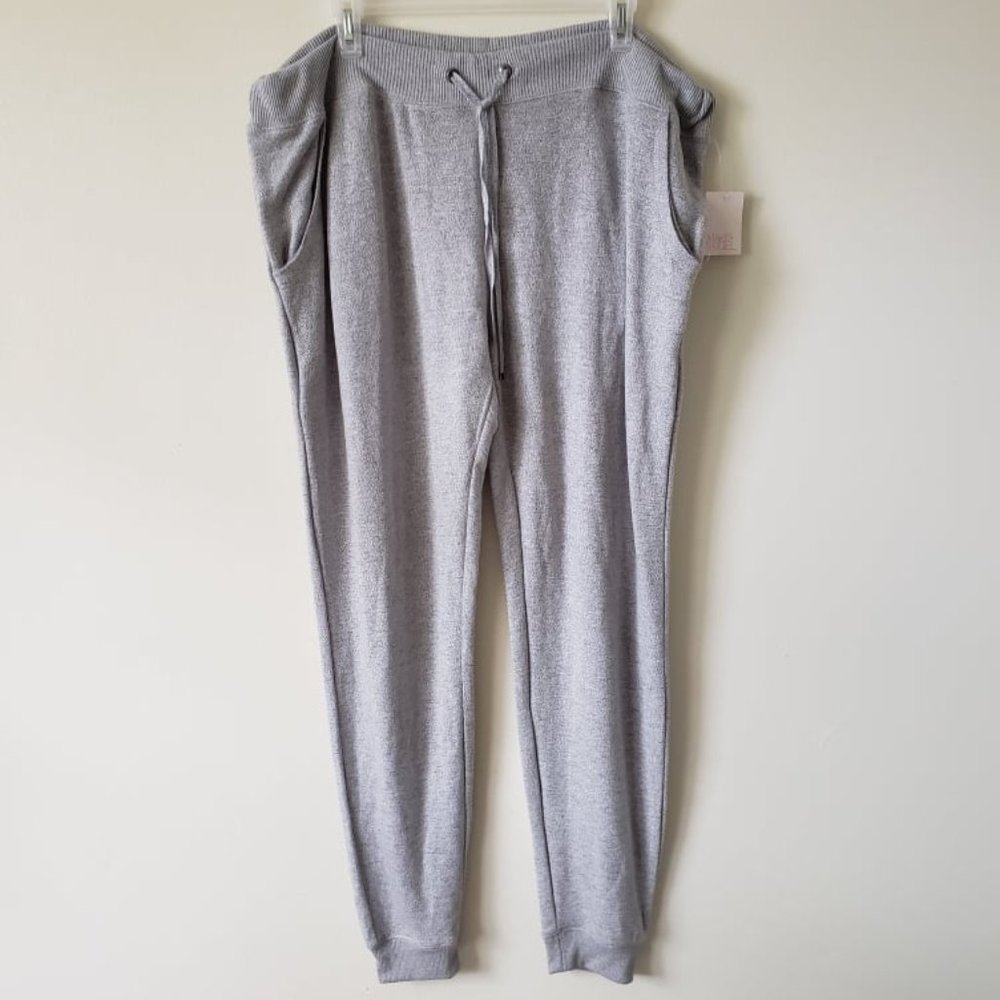 NWT Make + Model Jogger Pants L